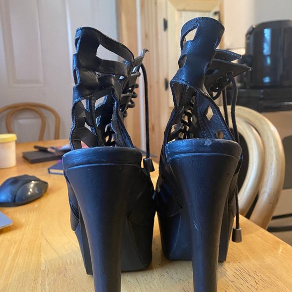 Michael Antonio Heels - Size 5 1/2 - Picture 3 of 5